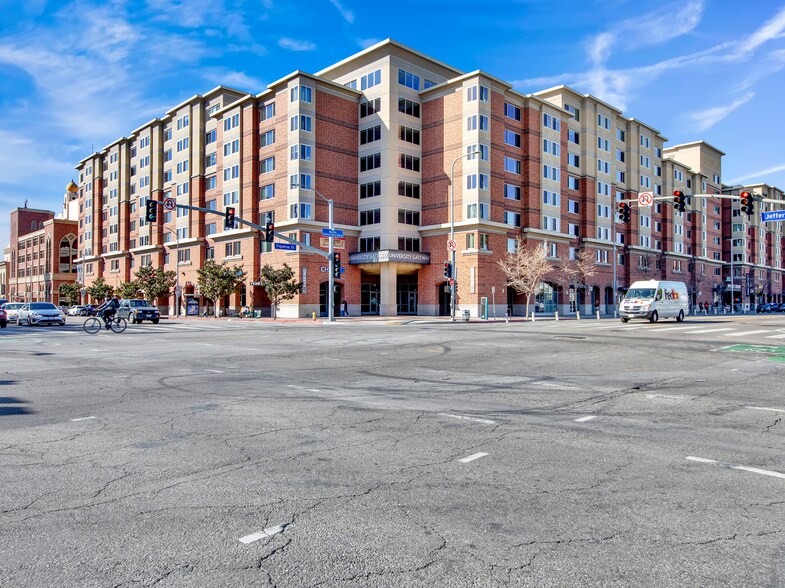 3335 S Figueroa St, Los Angeles, CA à louer - Photo de l’immeuble – Image 2 sur 67