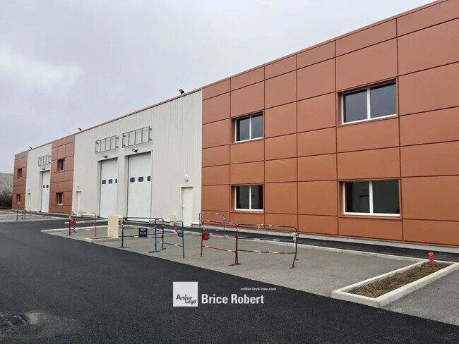 Plus de détails pour 2 Rue Augustin Fresnel, Chassieu - Bureau, Local d'activités à louer