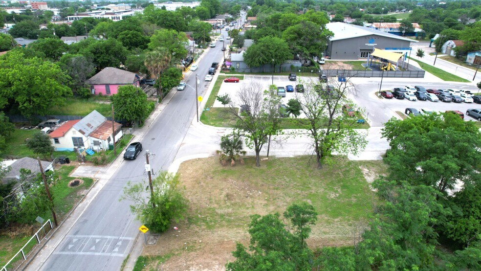 442 Furnish Ave, San Antonio, TX à vendre - Photo principale – Image 1 sur 6