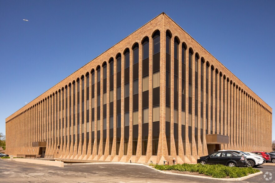 2340 S River Rd, Des Plaines, IL à louer - Photo de l’immeuble – Image 3 sur 52