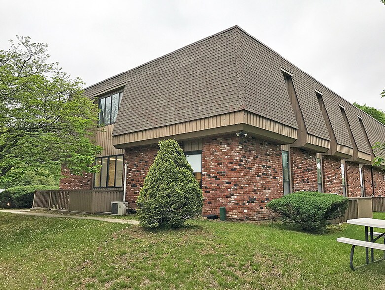 940 Federal Rd, Brookfield, CT à louer - Photo de l’immeuble – Image 2 sur 2