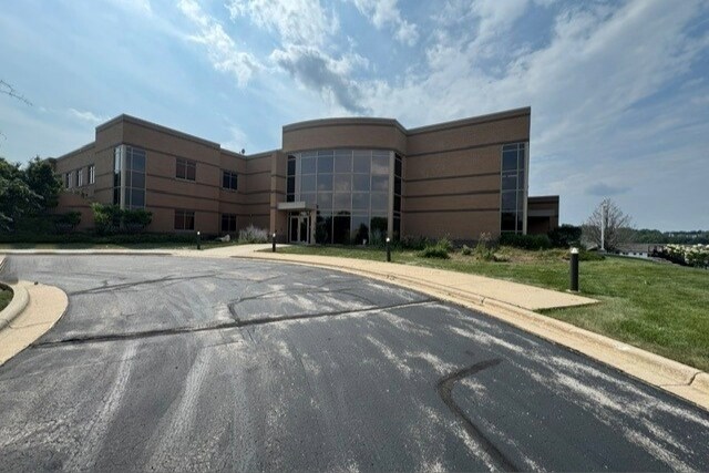 469 Security Blvd, Howard, WI à louer - Photo de l’immeuble – Image 2 sur 10