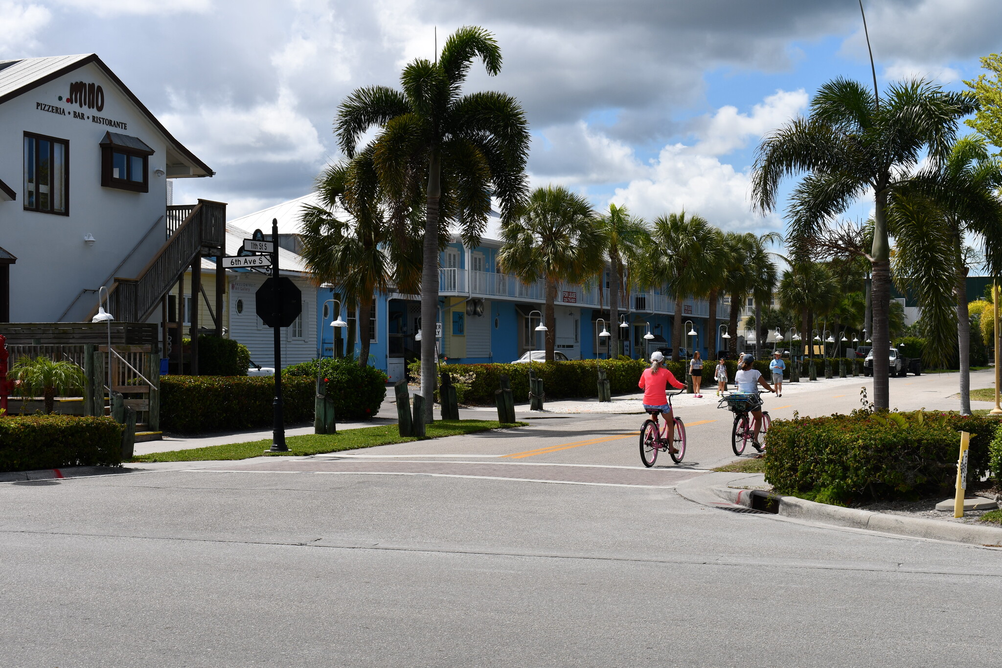 1100 6th Ave S, Naples, FL à louer Photo de l’immeuble– Image 1 sur 5