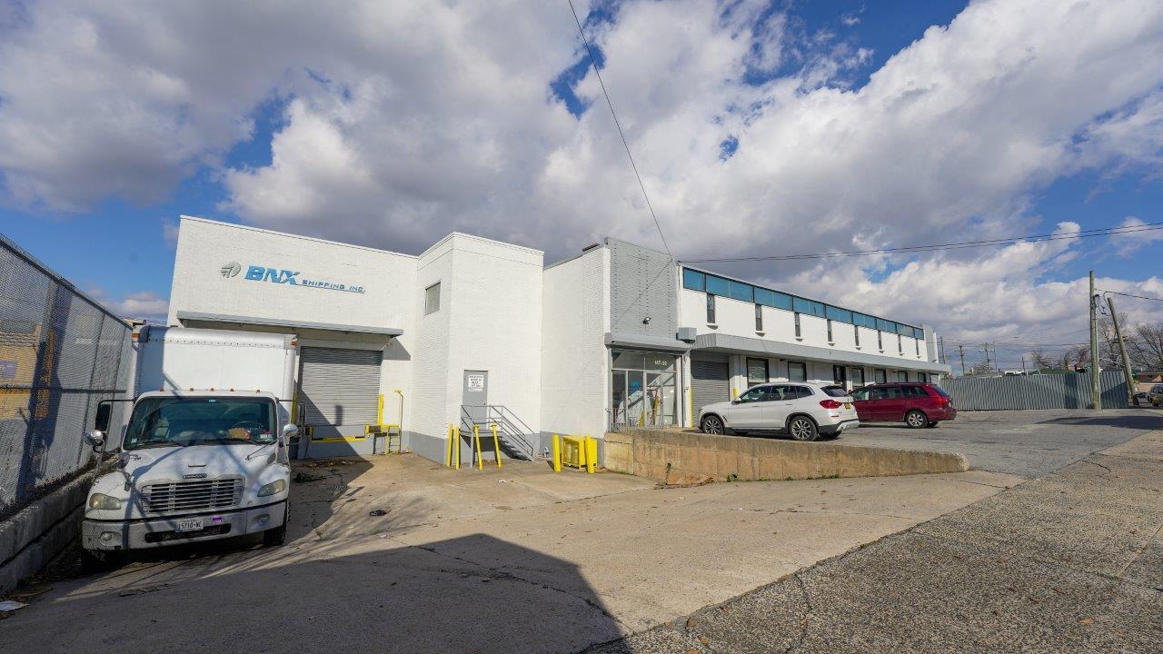 147-32 Farmers Blvd, Jamaica, NY à louer Photo de l’immeuble– Image 1 sur 7