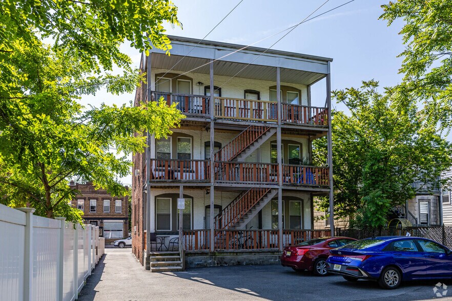 108 Pine St, Montclair, NJ à vendre - Photo de l’immeuble – Image 3 sur 9