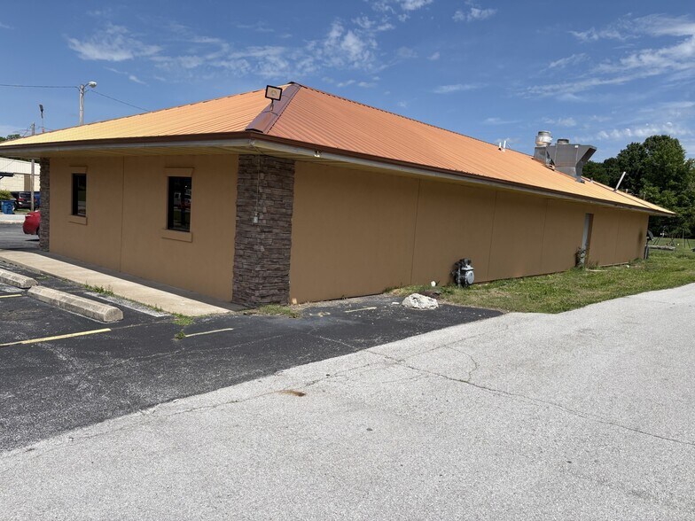 915 S Neosho Blvd, Neosho, MO à vendre - Photo de l’immeuble – Image 3 sur 11