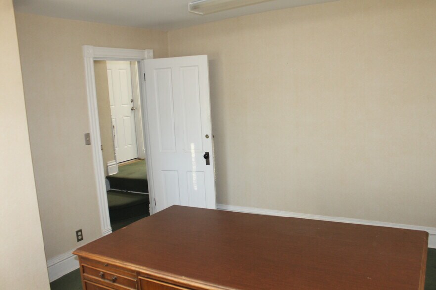 215 Fulton St, Geneva, IL à louer - Photo intérieure – Image 3 sur 14