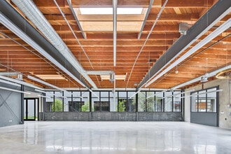 8468 Warner Dr, Culver City, CA à louer Photo de l’immeuble– Image 1 sur 5