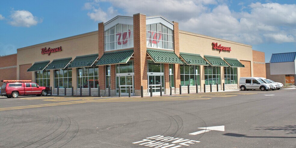 551-589 N McLean Blvd, Elgin, IL à louer - Photo principale – Image 1 sur 1