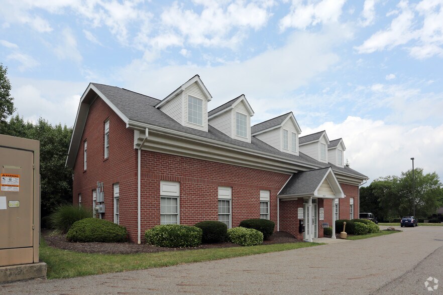 4429 Fulton Dr NW, Canton, OH à louer - Photo de l’immeuble – Image 2 sur 17
