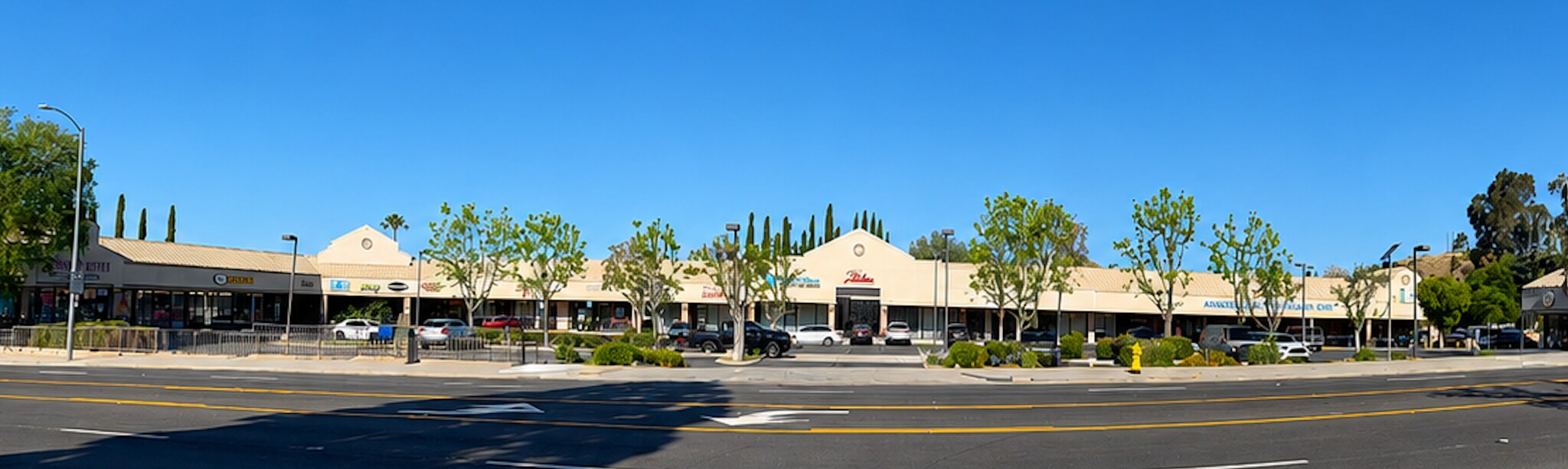 2315-2325 Kuehner Dr, Simi Valley, CA à louer Photo de l’immeuble– Image 1 sur 9