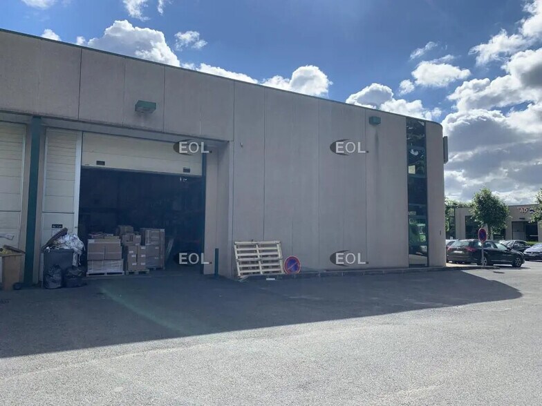 Local d’activités dans Villepinte à louer - Photo de l’immeuble – Image 2 sur 23
