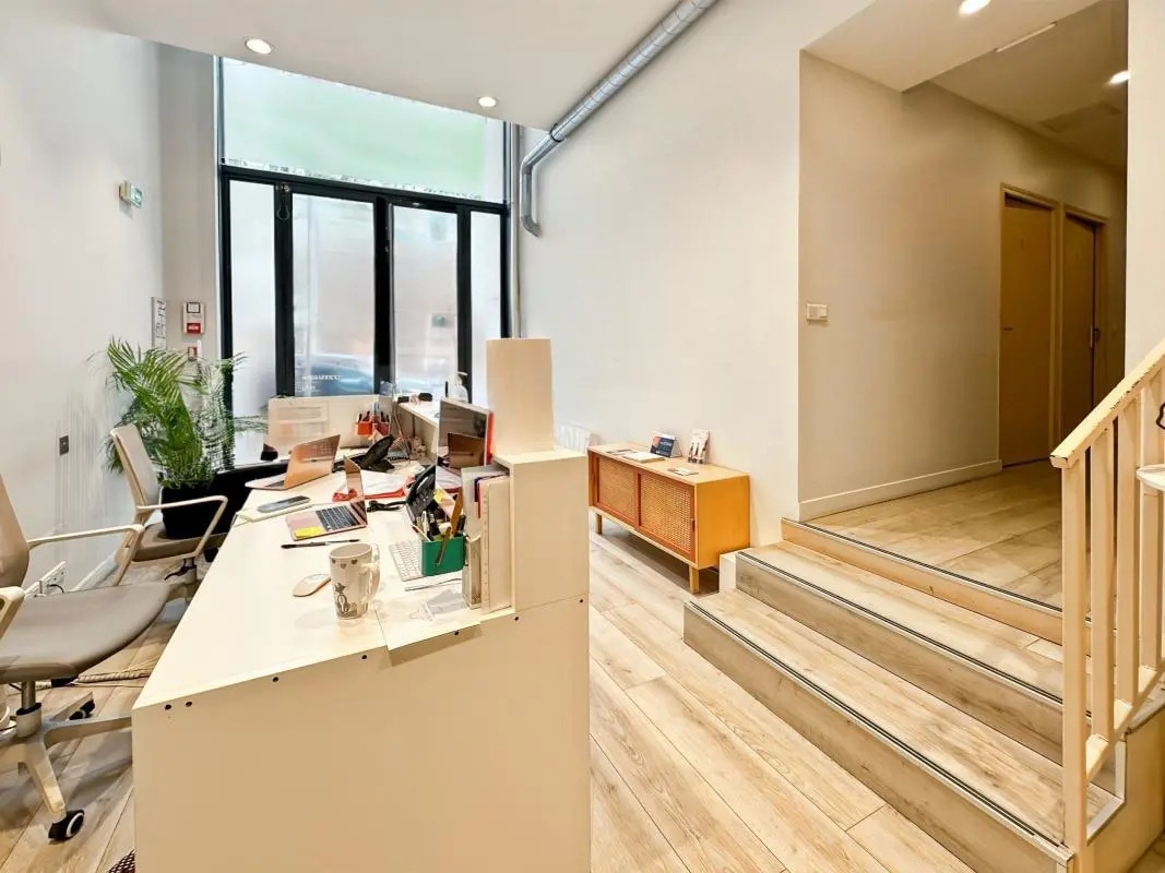 Local commercial dans Paris à louer Photo de l’immeuble– Image 1 sur 8