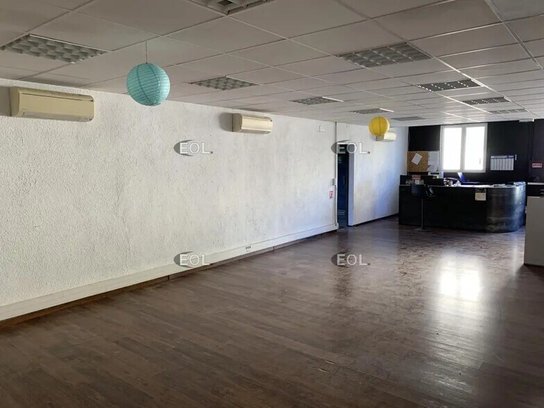 Local d'activités dans Peyrolles-en-Provence à vendre - Photo de l’immeuble – Image 3 sur 5