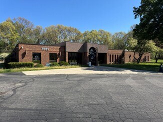 Plus de détails pour 1885 N Pontiac Trl, Walled Lake, MI - Bureau à louer