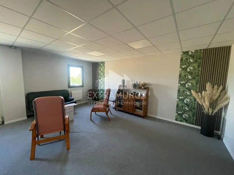 Bureau dans Beauvallon à louer - Photo de l’immeuble – Image 1 sur 5