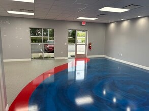 7906 Kingspointe Pky, Orlando, FL à louer Photo intérieure– Image 1 sur 3