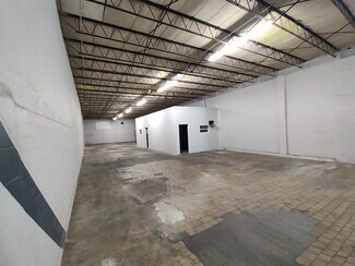 Plus de détails pour 2700 23rd St N, Saint Petersburg, FL - Industriel/Logistique à louer