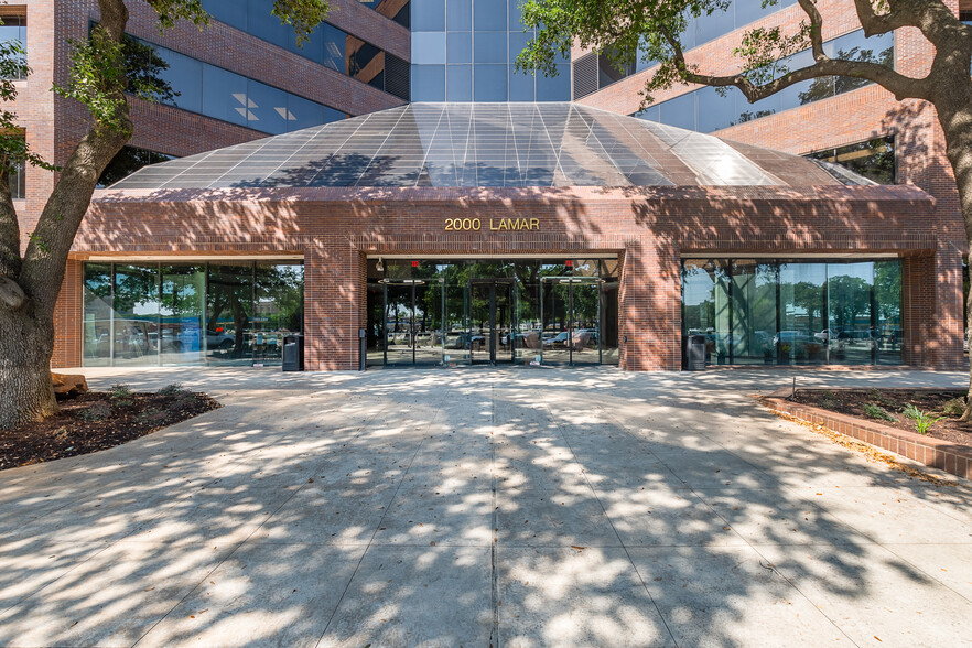 2000 E Lamar Blvd, Arlington, TX à louer - Photo de l’immeuble – Image 3 sur 14