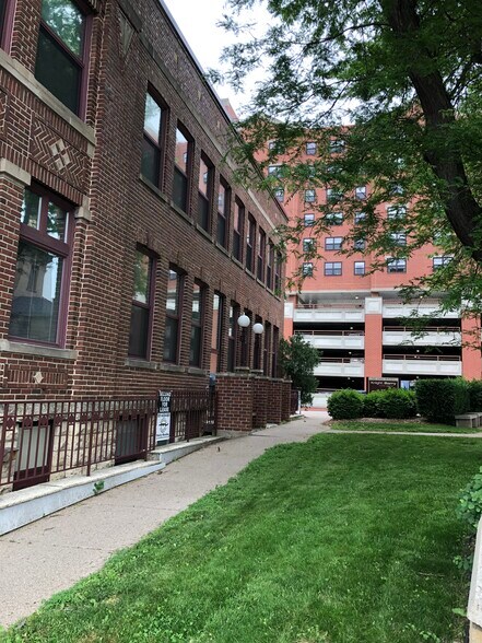 433 W 3rd St, Red Wing, MN à louer - Photo de l’immeuble – Image 2 sur 2