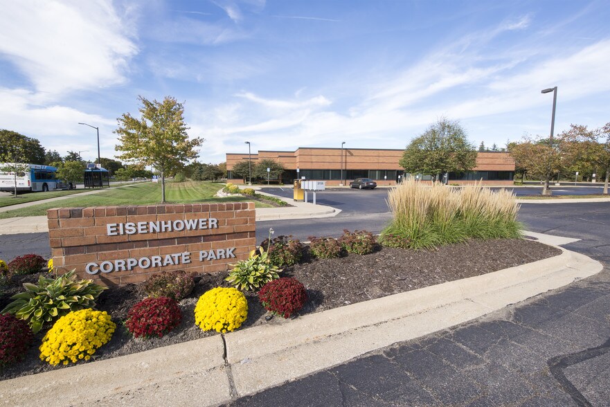 2725 S Industrial Hwy, Ann Arbor, MI à louer - Photo de l’immeuble – Image 2 sur 12