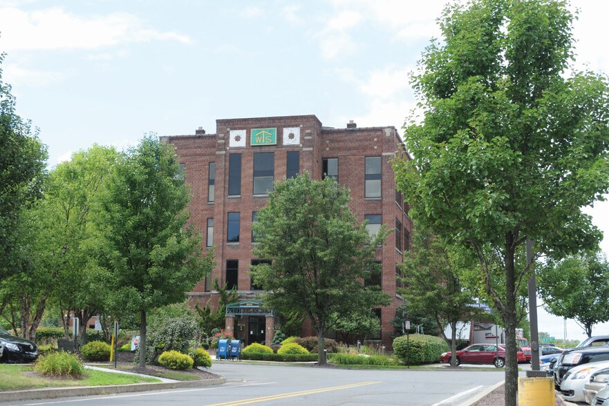 1000 Commerce Park Dr, Williamsport, PA à louer - Photo principale – Image 1 sur 8