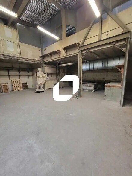 Local d’activités dans Saint-Denis à louer - Photo de l’immeuble – Image 3 sur 11