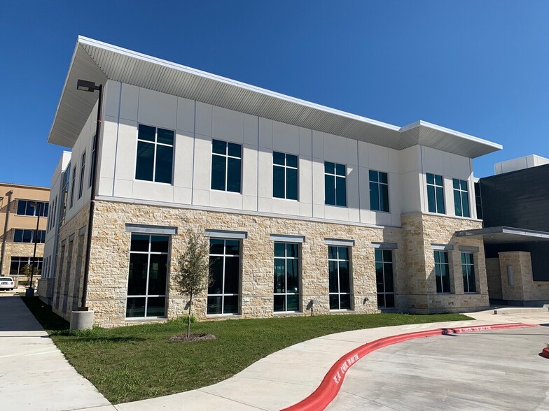 1251 Sadler Dr, San Marcos, TX à louer - Photo de l’immeuble – Image 2 sur 5