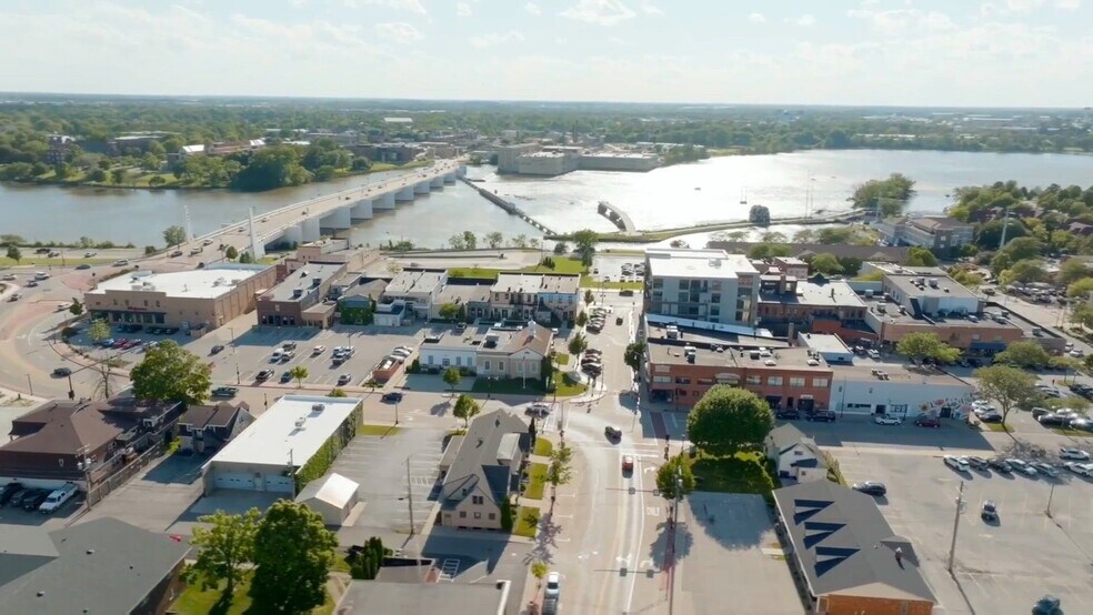 416 George St, De Pere, WI à vendre - Vidéo sur l’annonce professionnelle – Image 2 sur 33