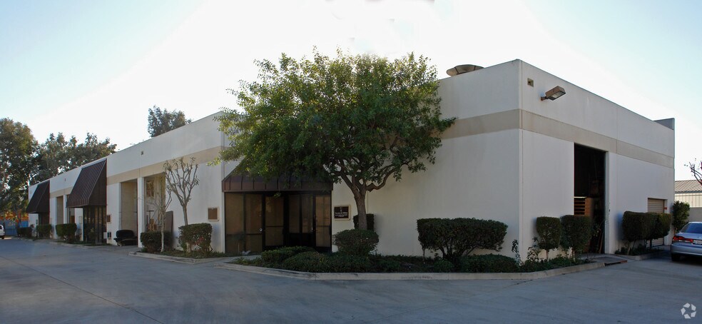 3529 W Commonwealth Ave, Fullerton, CA à louer - Photo de l’immeuble – Image 3 sur 3