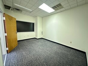 105 N Main St, Culpeper, VA à louer Photo intérieure– Image 2 sur 5