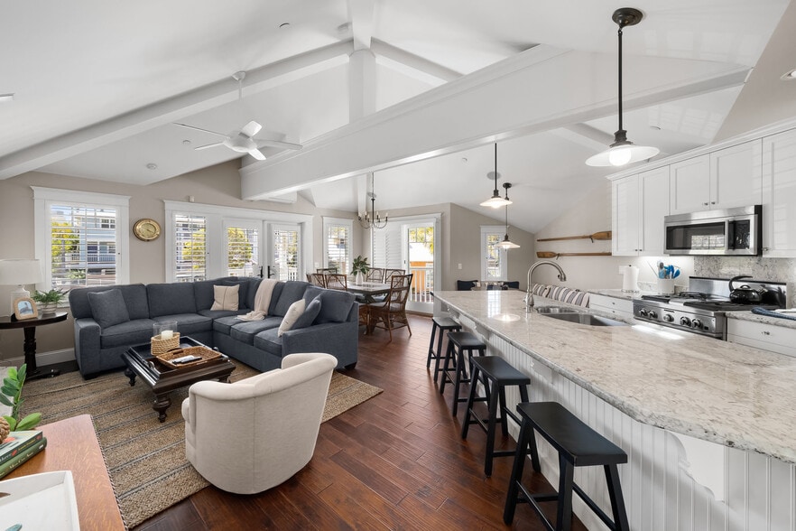 74 San Francisco St, Avila Beach, CA à vendre - Photo de l’immeuble – Image 3 sur 50