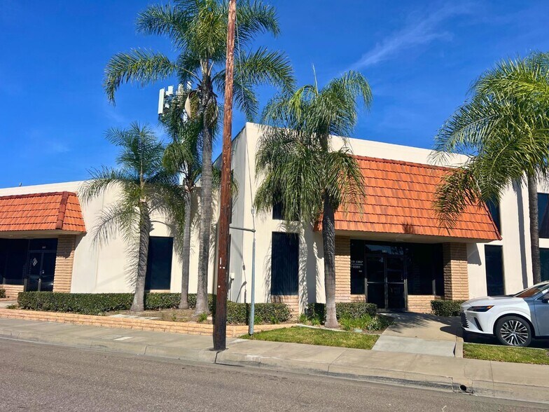 2881-2895 E La Palma Ave, Anaheim, CA à louer - Photo de l’immeuble – Image 3 sur 11