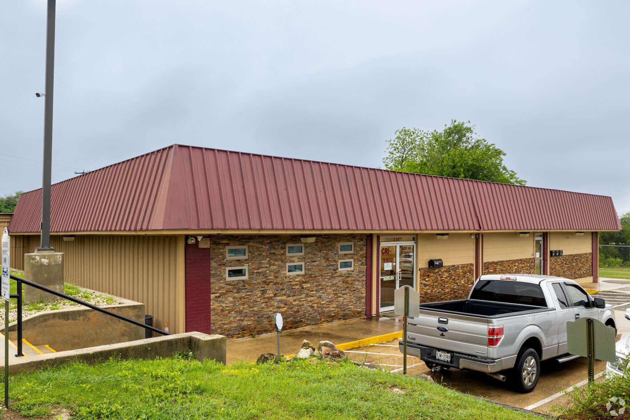 2307 Bandera Rd, San Antonio, TX à louer Photo principale– Image 1 sur 2