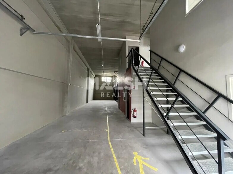 Local d’activités dans Brignais à louer - Photo de l’immeuble – Image 2 sur 9