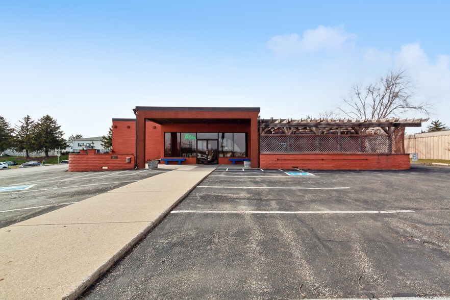 5264 Anton Dr, Fitchburg, WI à vendre - Photo principale – Image 1 sur 30