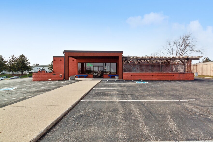 5264 Verona Rd, Fitchburg, WI à vendre - Photo principale – Image 1 sur 30