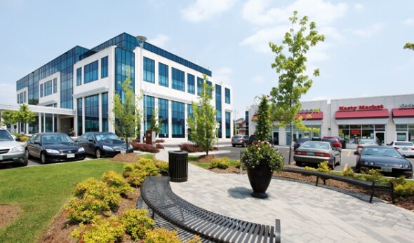 955 Major Mackenzie Dr W, Vaughan, ON à louer - Photo de l’immeuble – Image 2 sur 5
