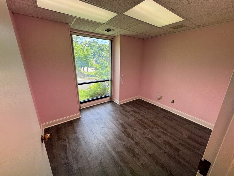 2830 Maplewood Ave, Winston-Salem, NC à louer - Photo de l’immeuble – Image 3 sur 4