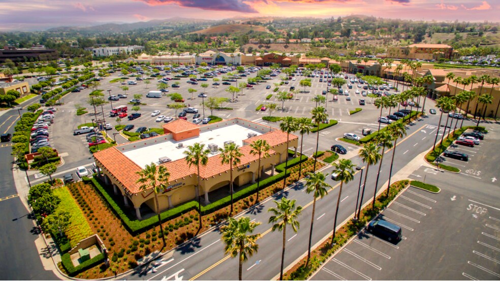 8020-8100 E Santa Ana Canyon Rd, Anaheim Hills, CA à louer - Photo de l’immeuble – Image 1 sur 9