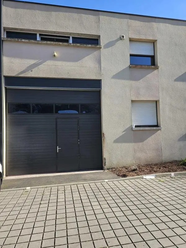 Plus de détails pour Industriel/Logistique à louer