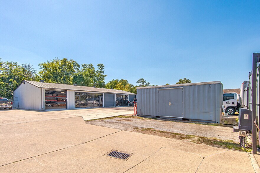 5705 Edgemoor Dr, Houston, TX à louer - Photo de l’immeuble – Image 2 sur 55