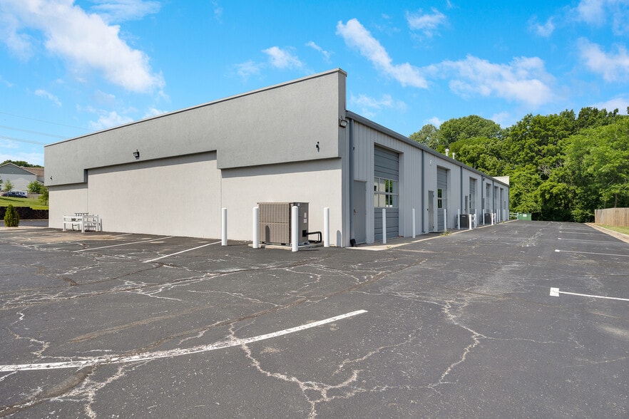 307-313 SE AA Hwy, Blue Springs, MO à louer - Photo de l’immeuble – Image 2 sur 3