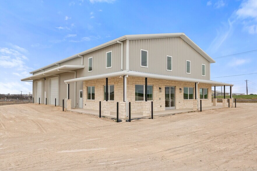2350 County Road 311, Jarrell, TX à louer - Photo principale – Image 1 sur 47