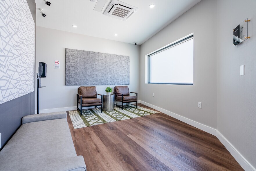 10442 Burbank Blvd, North Hollywood, CA à vendre - Photo de l’immeuble – Image 3 sur 15