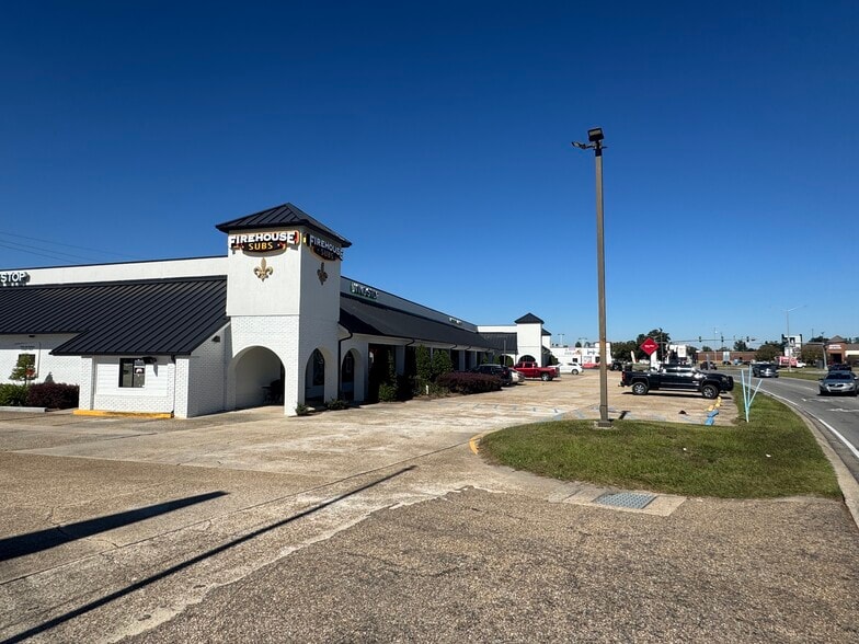125-131 Belle Terre Blvd, La Place, LA à louer - Photo principale – Image 1 sur 8