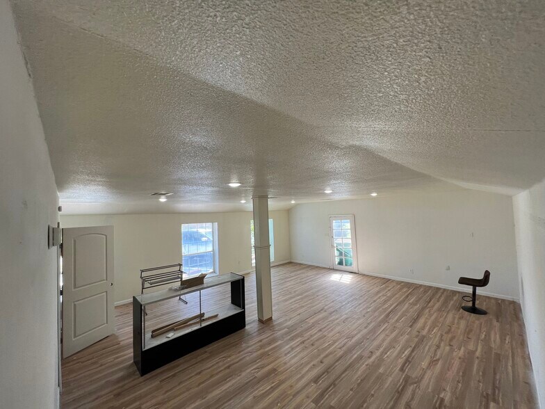 804 W 2nd St, Taylor, TX à vendre - Photo intérieure – Image 2 sur 18