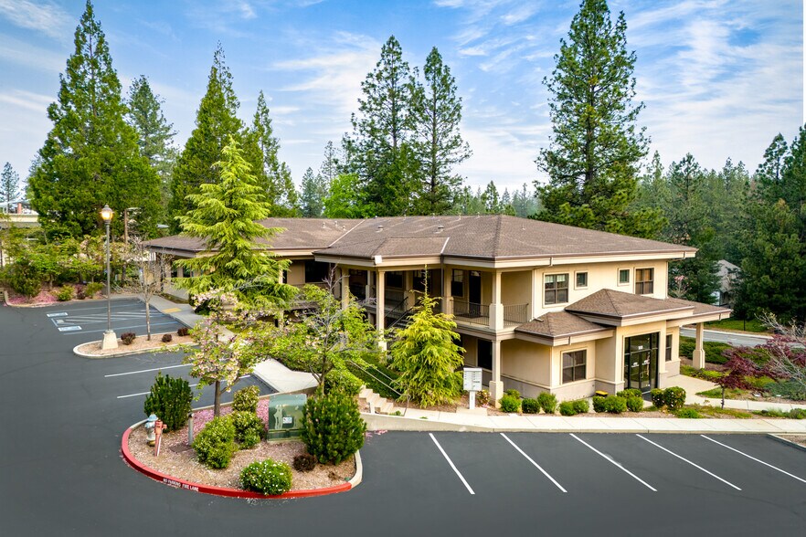 380 Sierra College Dr, Grass Valley, CA à louer - Photo de l’immeuble – Image 3 sur 9