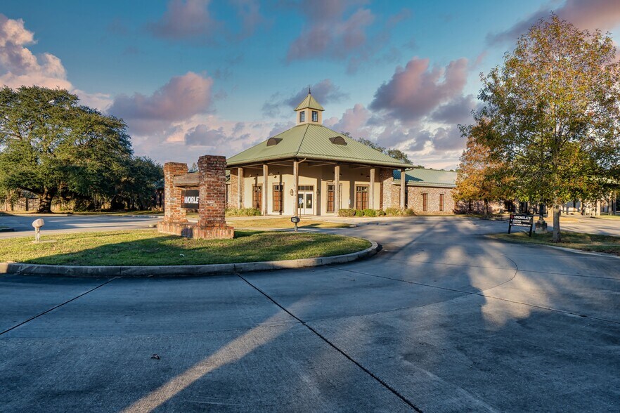 725 Westin Oaks Drive, Hammond, LA à vendre - Photo de l’immeuble – Image 1 sur 24