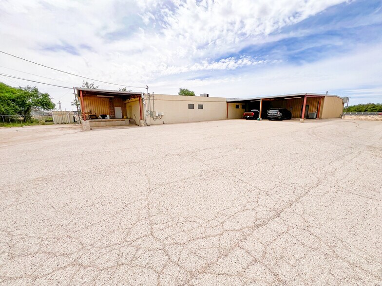 1001-1009 W Industrial Ave, Midland, TX à vendre - Photo de l’immeuble – Image 3 sur 44
